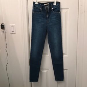 Levi’s High waisted medium wash skinny jeans